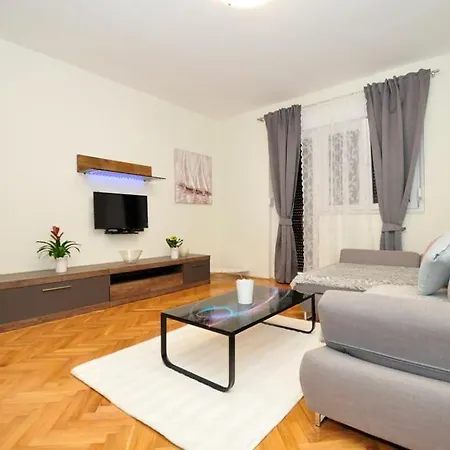 Apartments Gabi Omis Exterior photo