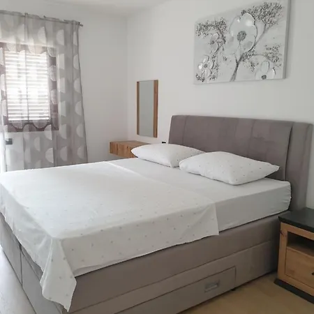 Apartments Gabi Omis Exterior photo