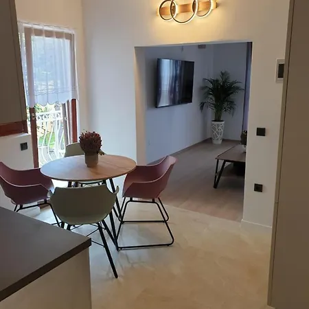 Apartments Gabi Omis Exterior photo