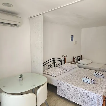 Apartments Gabi Omis Exterior photo
