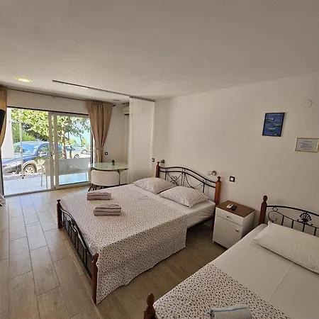Apartments Gabi Omis Exterior photo