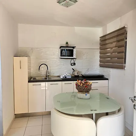 Apartments Gabi Omis Exterior photo