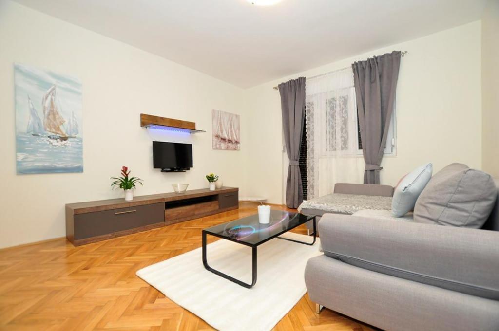 Apartment Gabi Omis