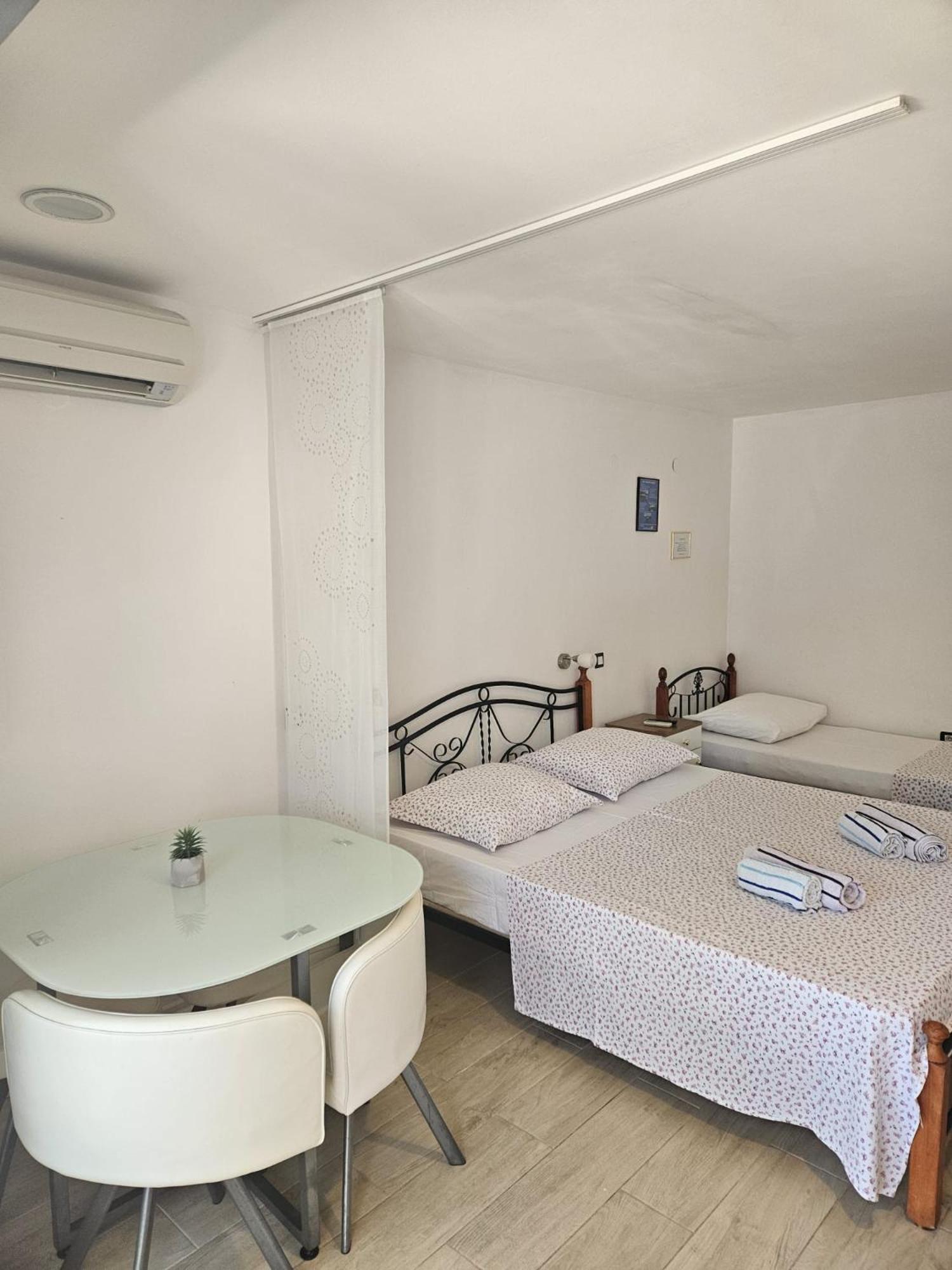 Apartma Gabi Omis